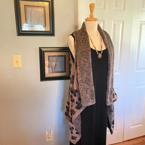 Leopard print vest - Picture 1 of 5